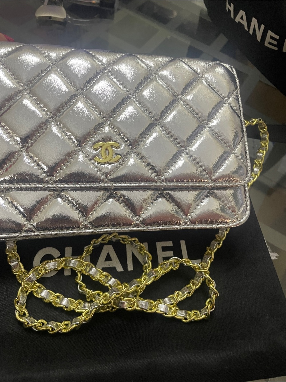 😍🔥 Chanel Metallic Silver & Gold OR red Quilted Crossbody Bag. Vegan leather - Picture 12 of 14